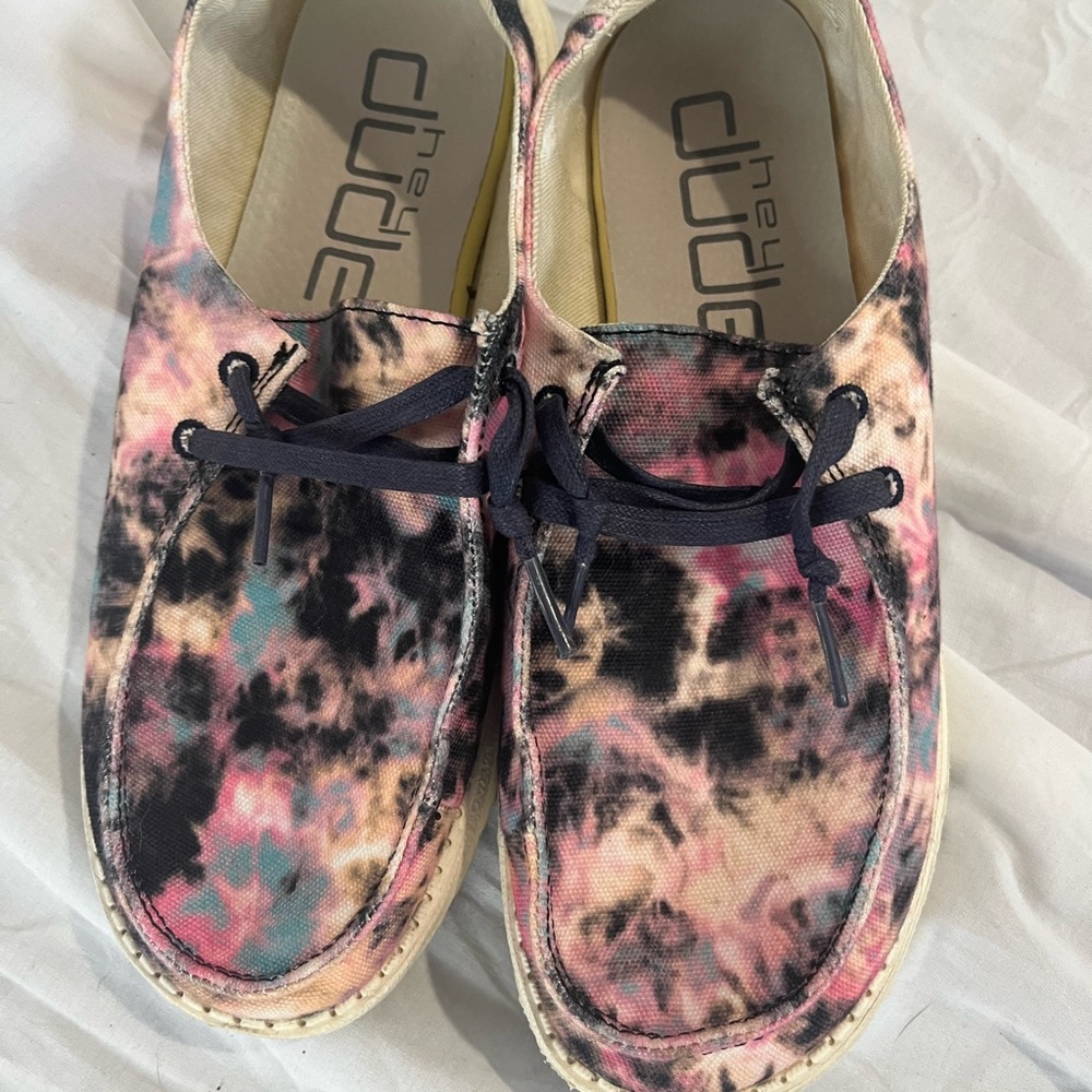 Hey dudes woman’s size 8